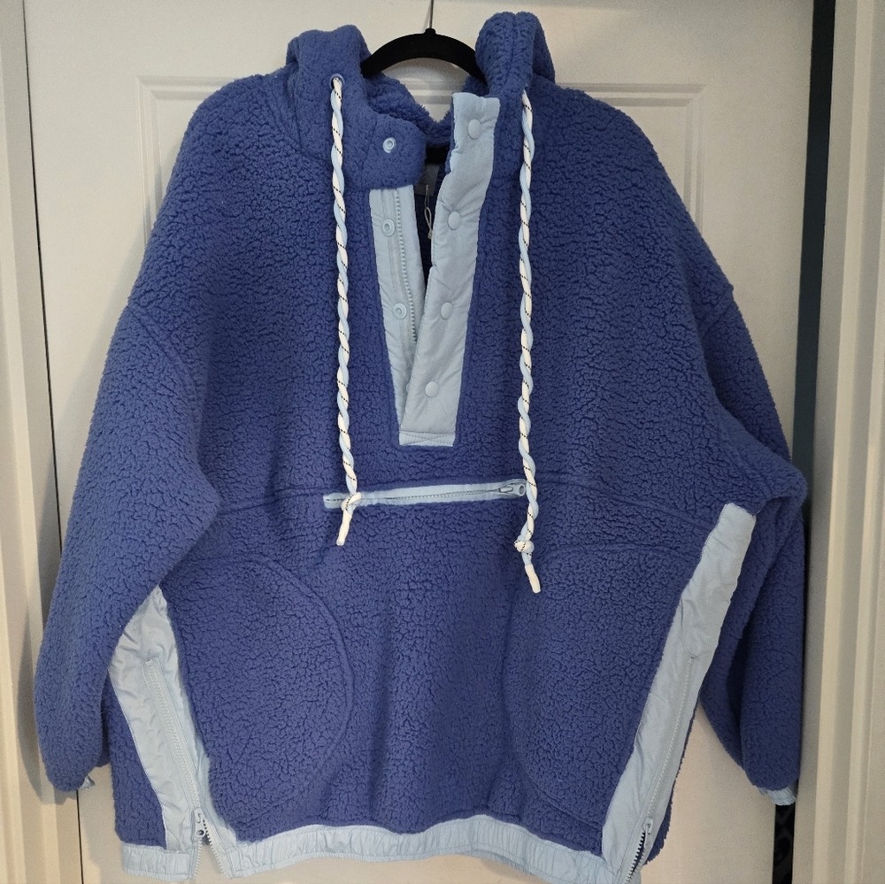 NWT. Altar'd State Oversized Sherpa Hoodie. Size S